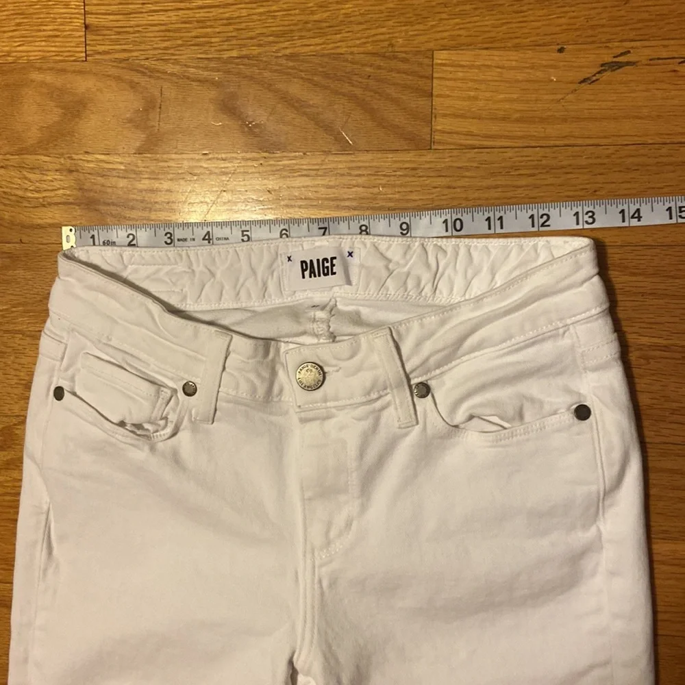 PAIGE Skyline Crop Skinny Jeans in Optic White. Size 27